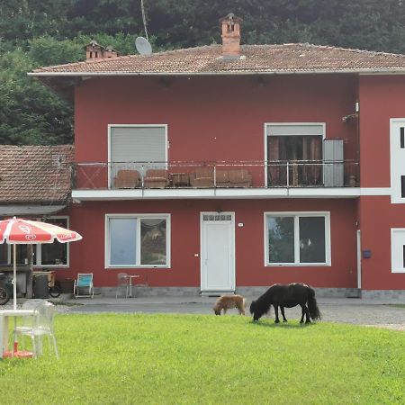 Отель The Horse Pogno Экстерьер фото